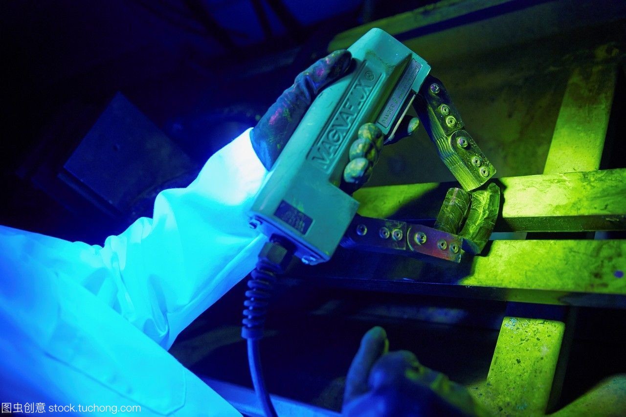 磁粉探傷 無損檢測實(shí)驗(yàn)室中的精準(zhǔn)裂縫控制